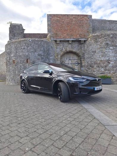 Tesla Model X 2018 open to P/X