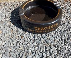 Teachers black ashtray,, sold as is ,see pictures for condition, nice used condition, free shipping within Ireland, nice in any home bar, restaurant ,man cave ,etc