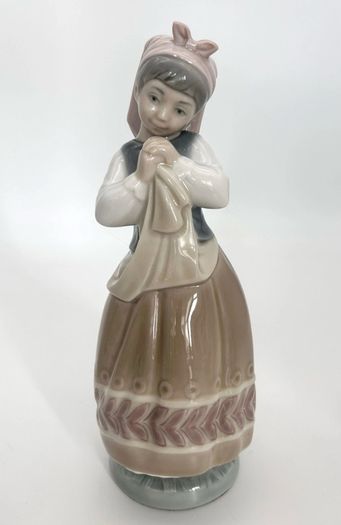 Lladro Blushfull Girl