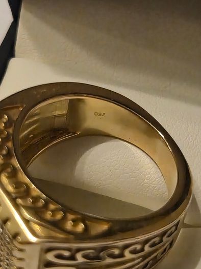 18K Gold And Diamond Ring