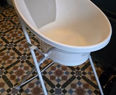 Shnuggle Baby Bath & Stand
