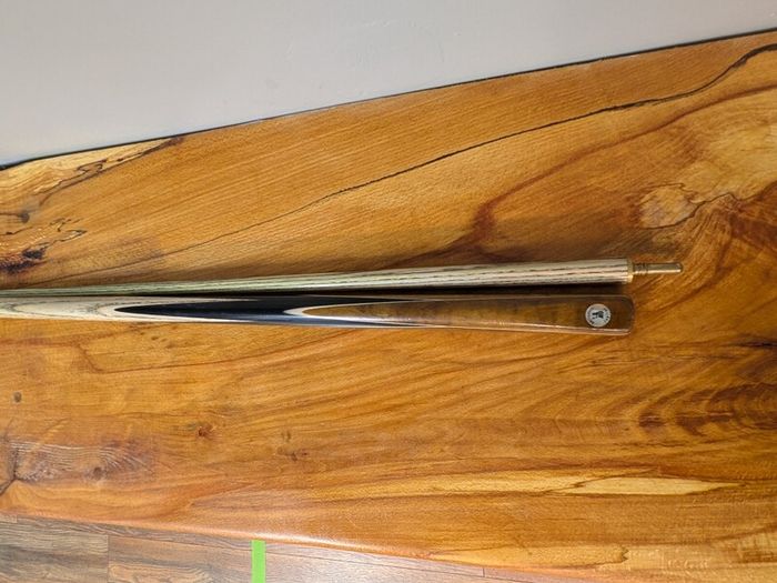 Britannia Jupiter 8 ball pool cue