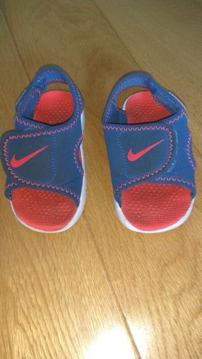 Kid baby todler Nike sandals size 2/3 total lenght about 15 cm