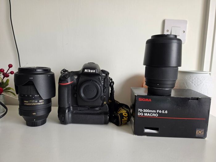 Nikon D800 fx bundle 2 lense, 1 flash, sd&cf memory cards, 2 camera bag BUNDLE