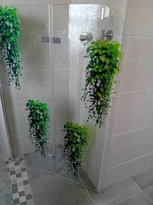 Foldable shower screen