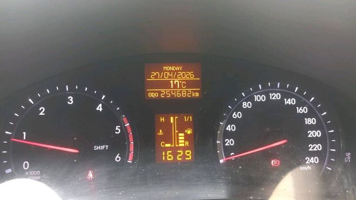 Toyota Avensis 2013