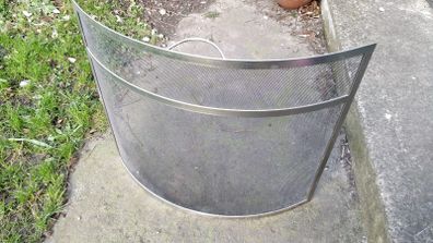 Heavy duty bow shaped firescreen / fireguard