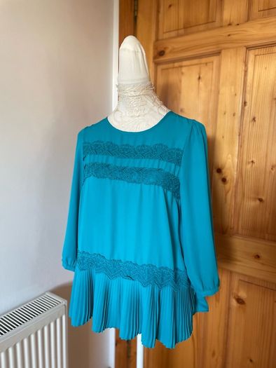 Dunnes Ladies top colour aqua size 14