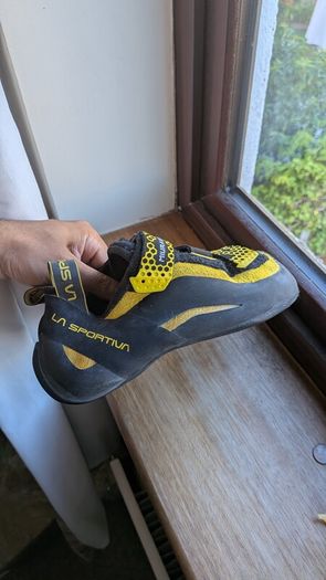 la Sportiva miura vs
