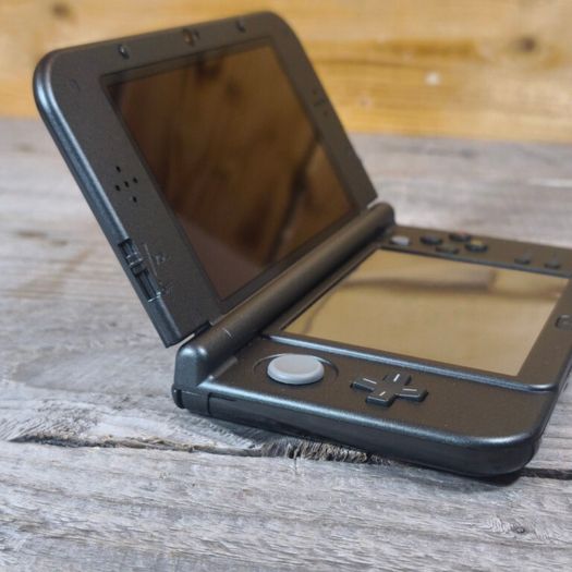 New Nintendo 3ds xl 128gb sd card hshop 1000s games for free VGC