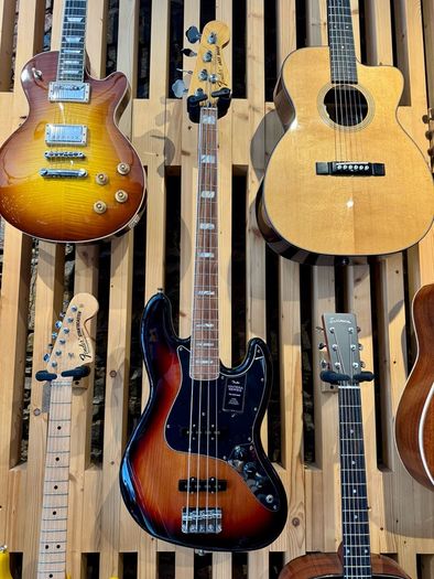 2021 Fender Vintera 70's Jazz Bass - AS NEW