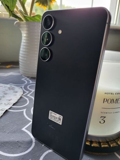 Samsung Galaxy S25 FE, 128GB, Dual SIM in black.