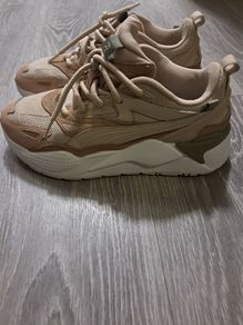 Girls trainers