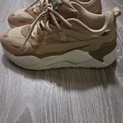 Girls trainers