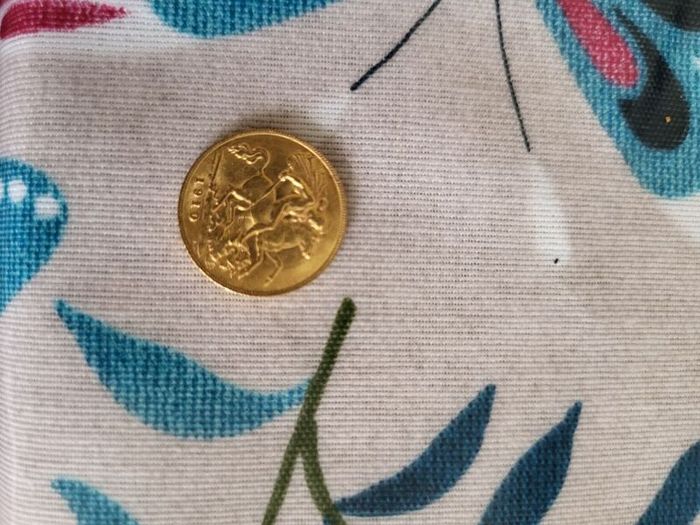Gold coin