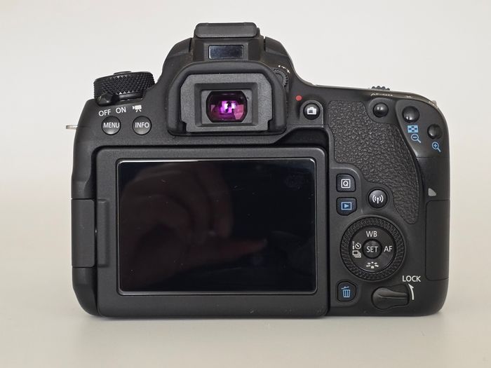 Canon EOS 77D + EF-S 18-55mm IS II | Excellent Condition