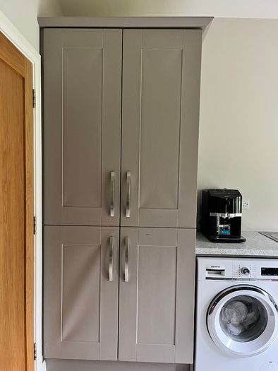 Back kitchen/utility presses and worktop (incl. sink/tap)