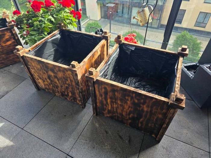 4 wooden planters