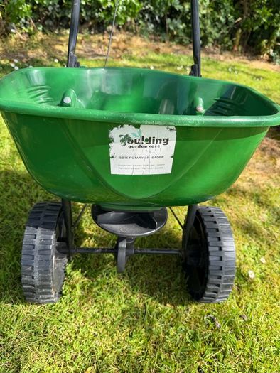 rotary lawn spreader