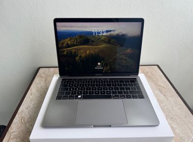 MacBook Pro (13-inch, 2019, Four Thunderbolt 3 ports)