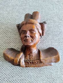 Vintage Breton Brittany French resin figure of a lady in national attire circa 1960 hand painted in very good condition see photos FREE STANDARD POSTAGE INCLUDED