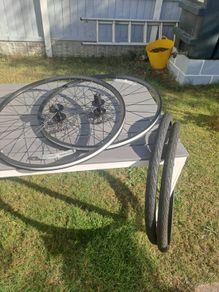 Disc Wheelset 700cc 9mmqr , 160mm disc rotors,  42x700 continental e contact