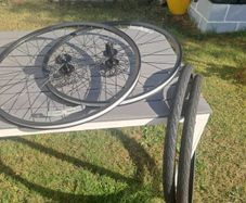 Disc Wheelset 700cc 9mmqr , 160mm disc rotors,  42x700 continental e contact