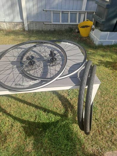 Disc Wheelset 700cc 9mmqr , 160mm disc rotors,  42x700 continental e contact