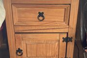 bedside chest pine