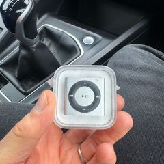 Apple iPod Shuffle 4th Gen 2GB