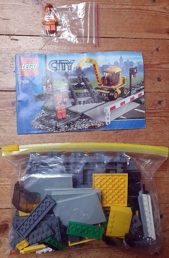 Lego City 7936: Level Crossing (2010) 100% Complete (NO BOX)