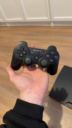 PS3 Slim 500gb with 2 controllers