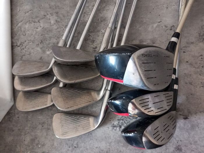 slazenger golf clubs and bag.  Right handed clubs