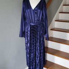 CurveWow navy satin stripe pleated dress, Size 20, BNWT