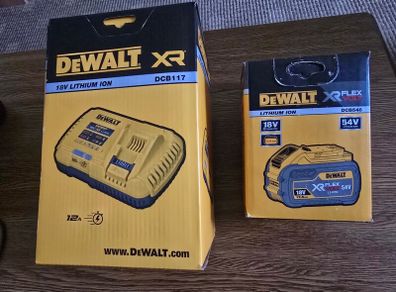 DeWALT 12A 18V XR / 54V Flexvolt Multi Voltage Super Fast Charger. DeWALT 54V Flexvolt Split Shaft Power Head / String Grass Bush Strimmer.