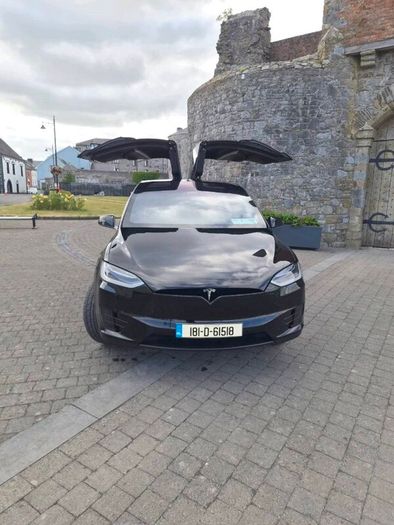Tesla Model X 2018 open to P/X