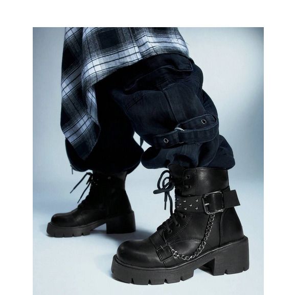 Fab Black Leather Look Boots size 6 - fab leather look - studs - chains & metal clasps!
