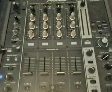 Pioneer Dj mixer DJM750 (includes free CDJ coffin flight case)