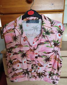 Size 16 (suits 14-16) Cropped top