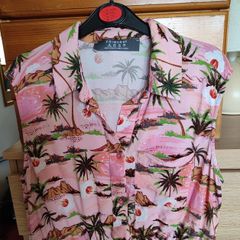 Size 16 (suits 14-16) Cropped top
