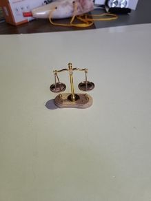 Balance scales miniature