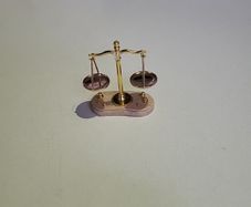 Balance scales miniature