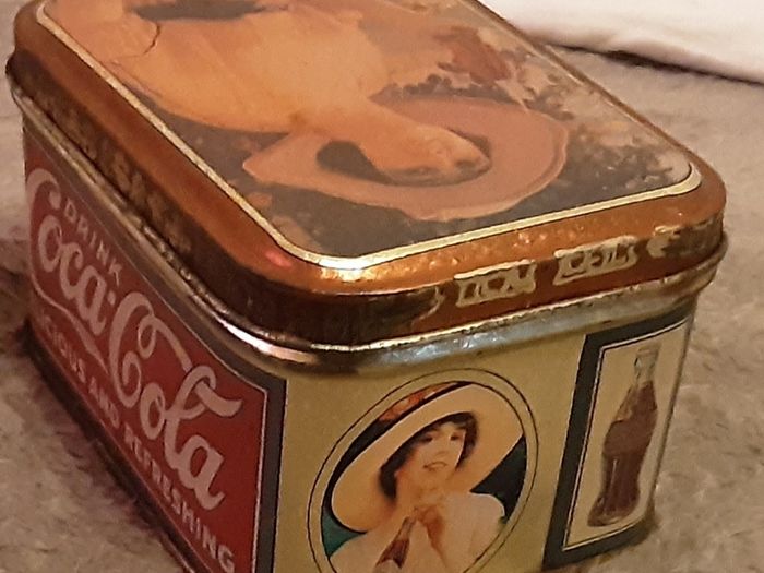 Coca-Cola collectable tin (1993) ish