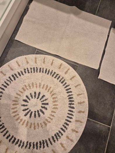 bathroom rug
