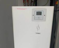 Used for just 2 years - Air to Water Heat Pump 7.5 Kw Split Tank 260ltr Unit Hitachi Yutaki-s Combi