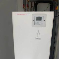Used for just 2 years - Air to Water Heat Pump 7.5 Kw Split Tank 260ltr Unit Hitachi Yutaki-s Combi