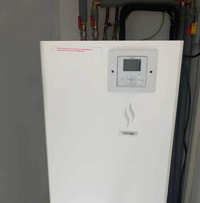 Used for just 2 years - Air to Water Heat Pump 7.5 Kw Split Tank 260ltr Unit Hitachi Yutaki-s Combi