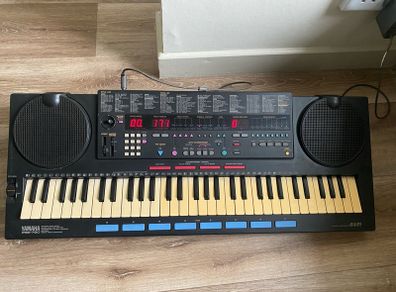Yamaha PSS-790.