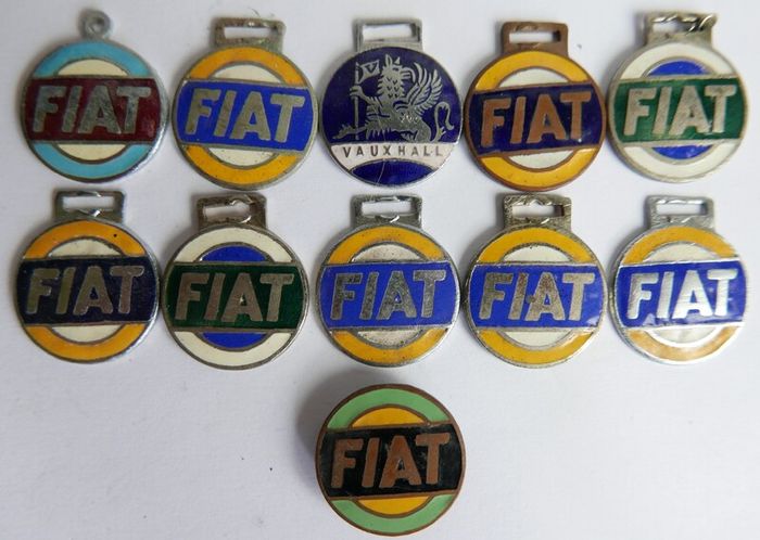 Vintage Collection FIAT Pins badges