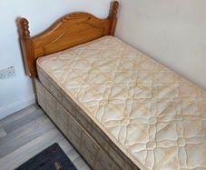 Single bed / mattress / headboard
